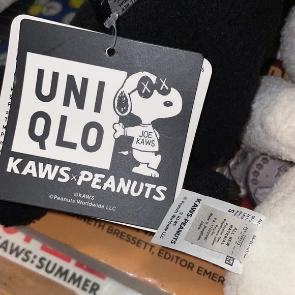 UNI QLO KAWS x Peanuts 8” Snoopy Plushies. NWT COA attached to Black Snoopy only - Picture 4 of 11